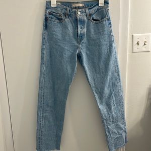 Levi's Wedgie Straight light wash jeans, size 26